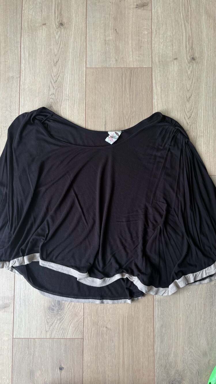 Robin K Heritage Poncho Blouse Size M Black Layered Batwing